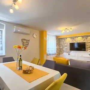 Apartment Viola ,2019, Medulin